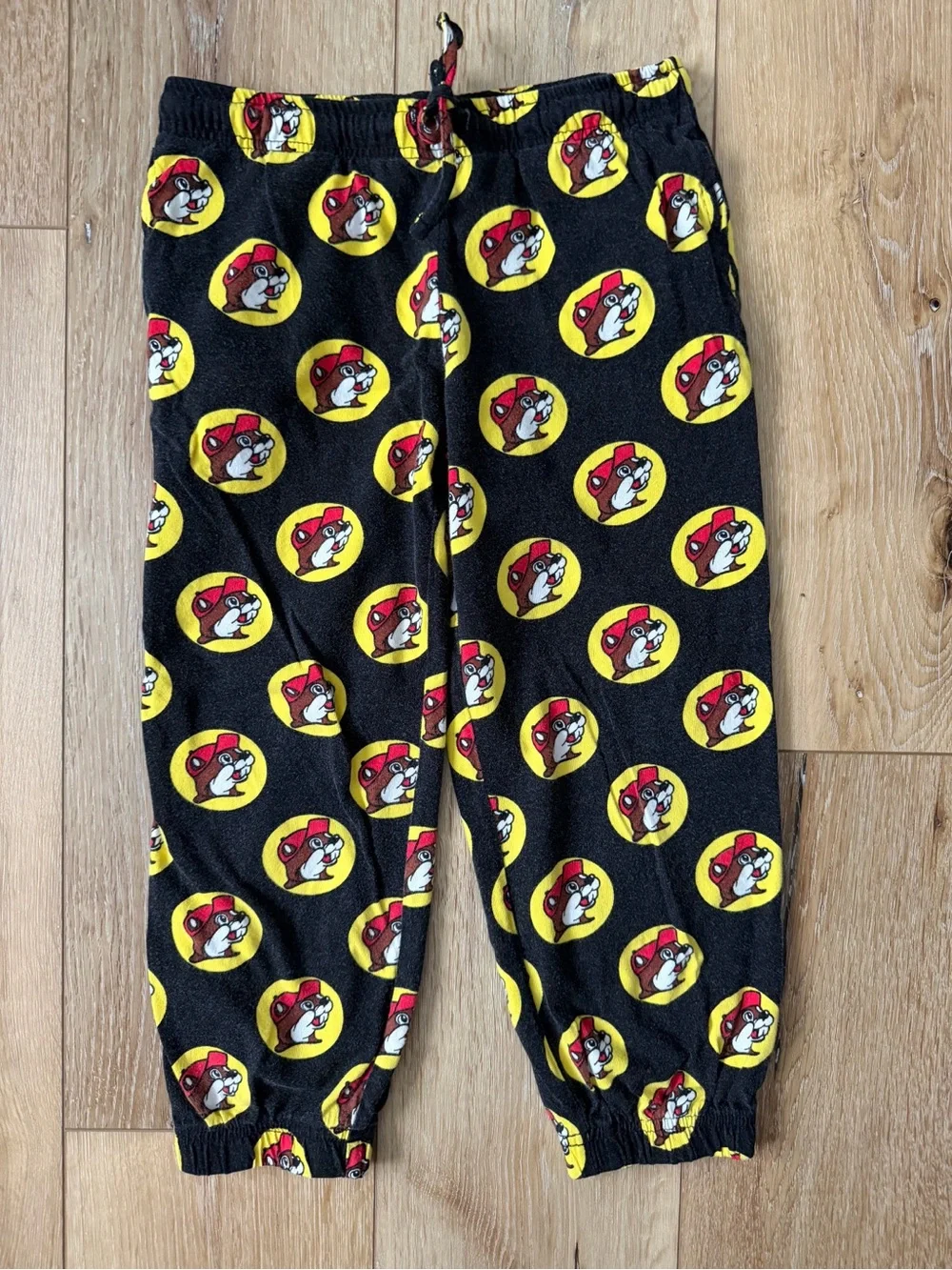 Buc-ee’s Kids Black Lounge Pants Size M Beaver Logo All Over Print